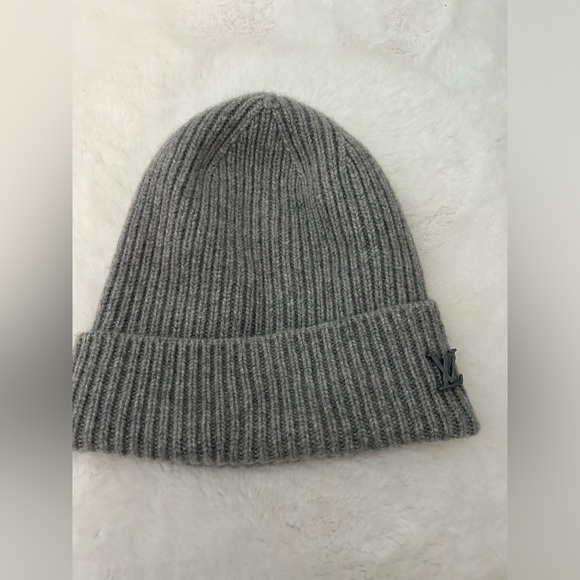 AUTHENTIC LOUIS VUITTON LV Ahead Beanie 100% cashmere🩶 - Picture 2 of 9